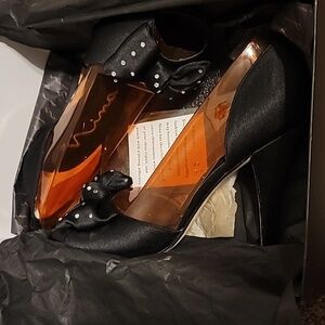Nina bow/diamond high heels